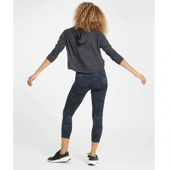 SPANX Look at‎ Me Now Seamless Cropped Leggings Size Medium Camo Print - Picture 4 of 7